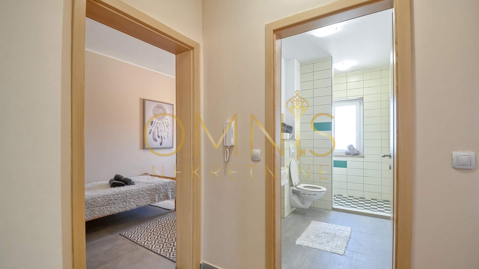 Istra, Loborika - prodaja kuće u nizu, 150m2, bazen!